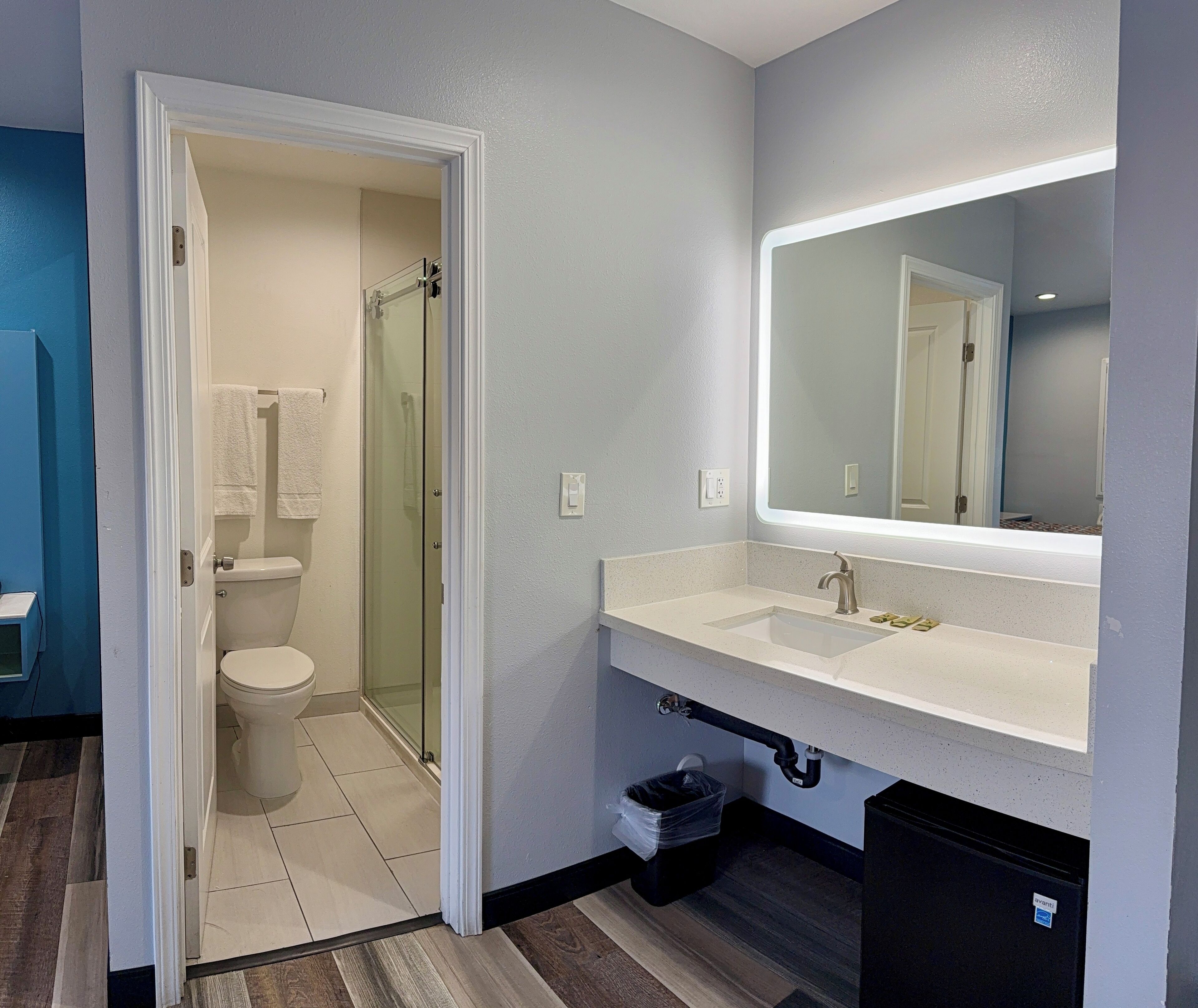 Room, 1 Queen Bed | Bathroom sink