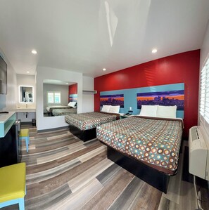 Room, 2 Queen Beds | Free WiFi - La Casa Motel Burbank Airport - LA (Sun Valley)