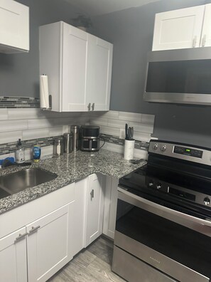 Microwave, oven, stovetop, dishwasher - Heart of Atlanta 3 bedroom home with Belt line & Attractions Nearby!! (Atlanta)