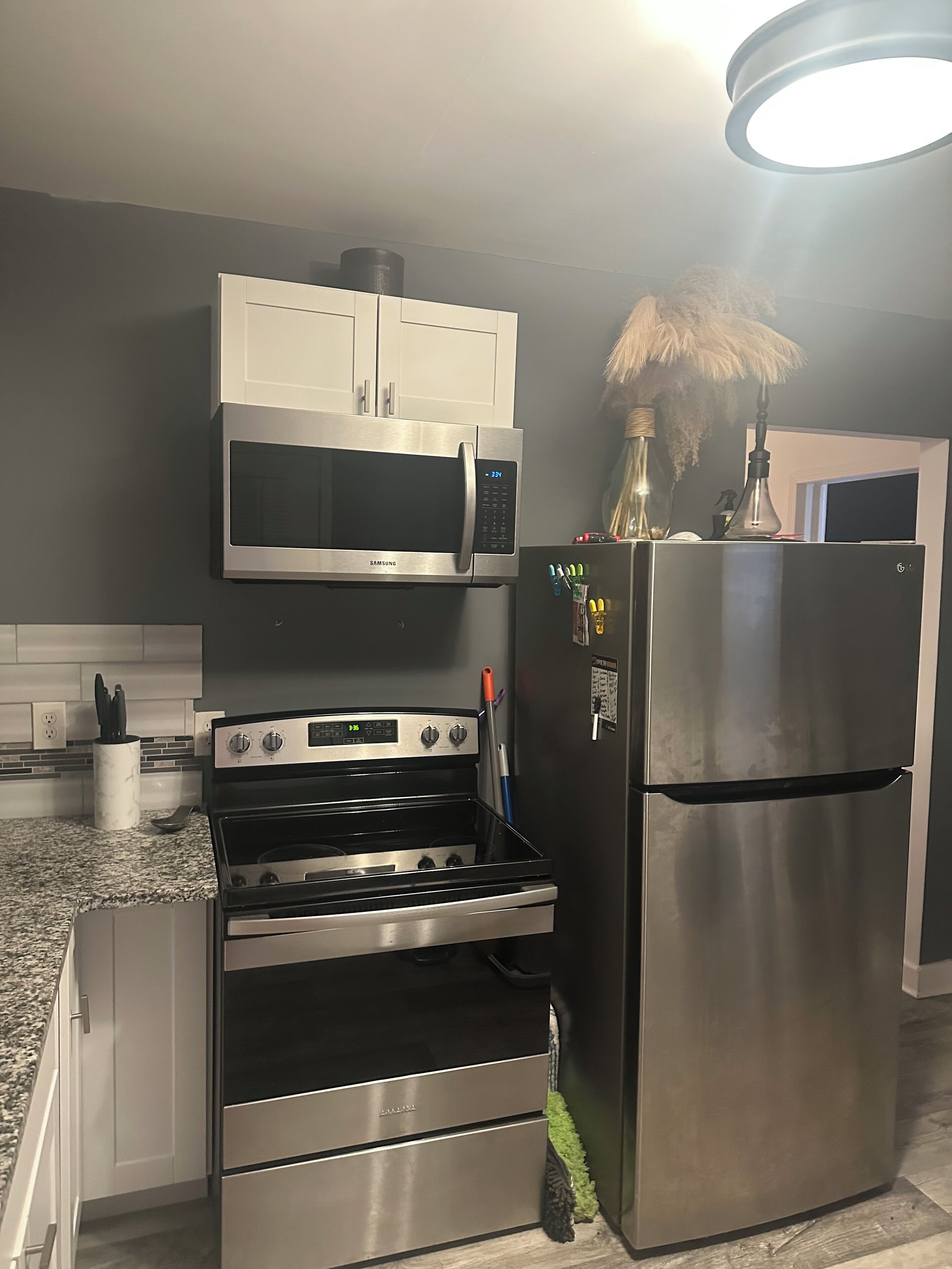 Mikroaaltouuni, uuni, liesi, astianpesukone