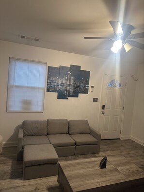 TV - Heart of Atlanta 3 bedroom home with Belt line & Attractions Nearby!! (Atlanta)