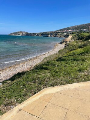 Beach - 3-bedroom villa in charming Çeşme with cool AC breeze (Çeşme)