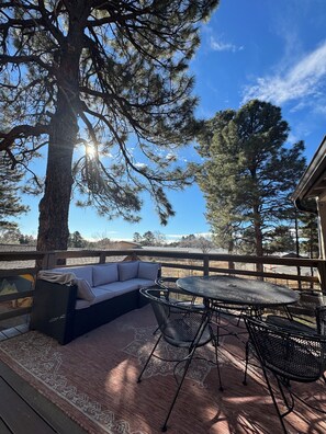 Outdoor dining - Ponderosa Lodge - Sleeps 13 - 5 Bedrooms - 3 Bathrooms (Flagstaff)