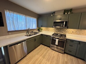 Private kitchen - Ponderosa Lodge - Sleeps 13 - 5 Bedrooms - 3 Bathrooms (Flagstaff)