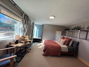 5 bedrooms, iron/ironing board, WiFi, bed sheets - Ponderosa Lodge - Sleeps 13 - 5 Bedrooms - 3 Bathrooms (Flagstaff)