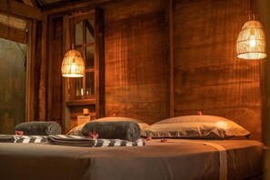 Quarto casal design, vista para o jardim | Wi-Fi de cortesia