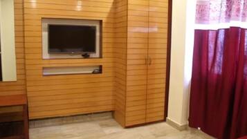 Premium Double Room, City View | Individually decorated, individually furnished, desk, free WiFi