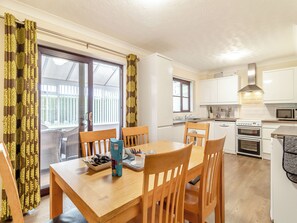 Dishwasher, high chair - 4 bedroom accommodation in Sea Palling (Sea Palling)