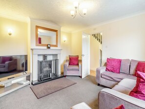 Fireplace - 4 bedroom accommodation in Sea Palling (Sea Palling)