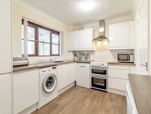 Dishwasher, high chair - 4 bedroom accommodation in Sea Palling (Sea Palling)