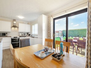 Dining - 3 bedroom accommodation in Sea Palling (Sea Palling)