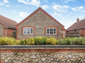 Exterior - 4 bedroom accommodation in Bacton (Bacton)