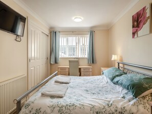 4 bedrooms, free WiFi - 4 bedroom accommodation in Bacton (Bacton)