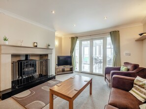TV - 4 bedroom accommodation in Bacton (Bacton)