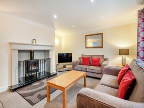 TV, fireplace - 4 bedroom accommodation in Sea Palling (Sea Palling)