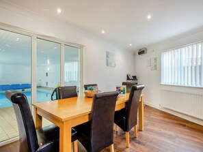 Dining - 3 bedroom accommodation in Bacton (Bacton)