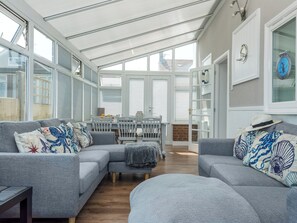 TV - 3 bedroom accommodation in Overstrand, Cromer (Overstrand, Cromer)