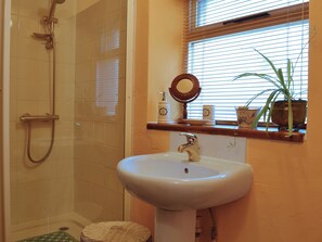 Towels - Honeysuckle Cottage Capel Bethesda (Aberllefenni, near Machynlleth)