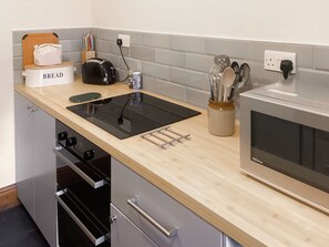 Dishwasher - Honeysuckle Cottage Capel Bethesda (Aberllefenni, near Machynlleth)