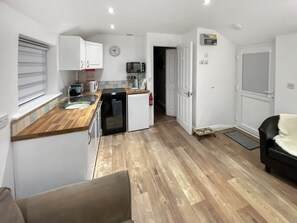 Dishwasher - 1 bedroom accommodation in Newton Poppleford, near Sidmouth (Newton Poppleford, near Sidmouth)