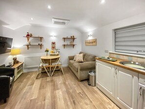 TV - 1 bedroom accommodation in Newton Poppleford, near Sidmouth (Newton Poppleford, near Sidmouth)