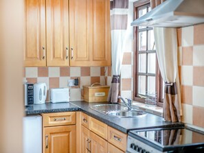 Private kitchen - Thompsons Arms Cottages No2 (Flaxton, near York)
