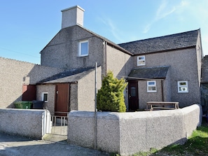 Exterior - 2 bedroom accommodation in Brynsiencyn (Brynsiencyn)