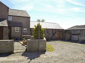 Exterior - 2 bedroom accommodation in Brynsiencyn (Brynsiencyn)