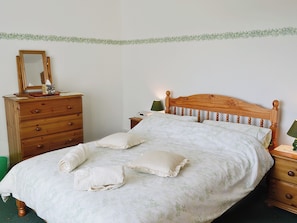 Room - 2 bedroom accommodation in Brynsiencyn (Brynsiencyn)
