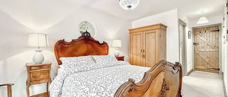 4 bedrooms, WiFi (free)