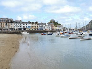 A harbor with boats docked, a sandy beach, and buildings along the shore. - 4 bedroom accommodation in Combe Martin (Combe Martin)