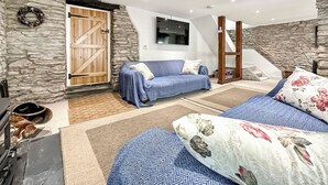 Unclassified image, 3 of 17, button - 4 bedroom accommodation in Combe Martin (Combe Martin)