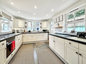 Kitchen | Lynton Cottage, Combe Martin - 4 bedroom accommodation in Combe Martin (Combe Martin)