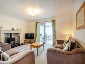 Fireplace - 3 bedroom accommodation in Bacton (Bacton)