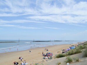 Beach - 2 bedroom accommodation in Sea Palling. (Sea Palling.)