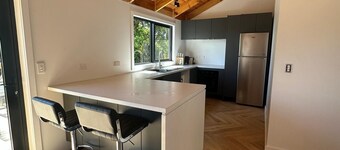 Wildly inviting - Modern kiwi bach with Lake Taupo views