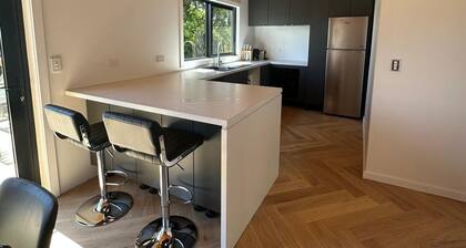 Wildly inviting - Modern kiwi bach with Lake Taupo views