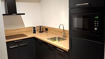 KĂŒhlschrank, Mikrowelle, Herdplatte, GeschirrspĂŒler