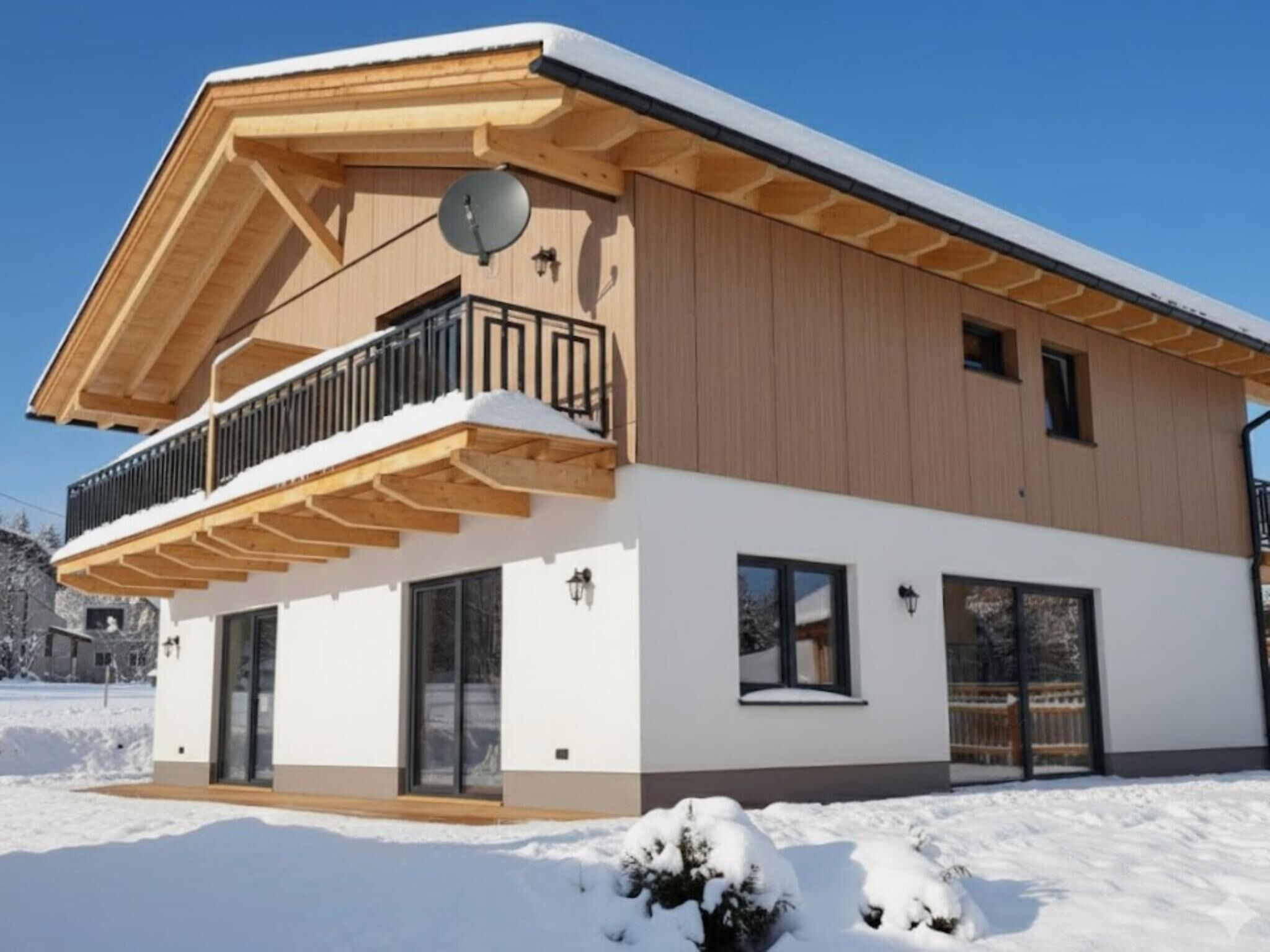 Ein modernes, zweistöckiges Haus mit Holzfassade, einem Balkon und großen Fenstern.