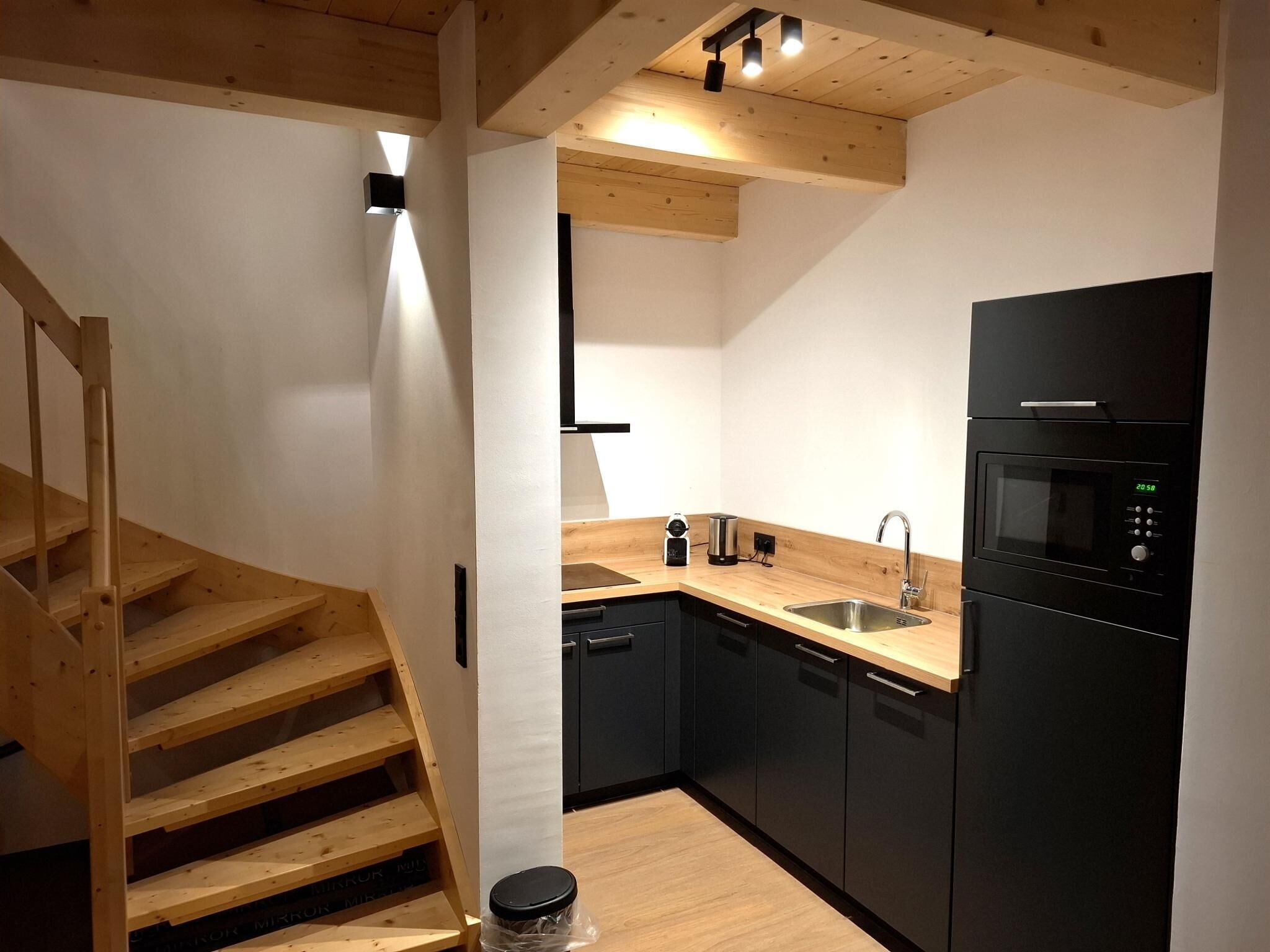 Kühlschrank, Mikrowelle, Herdplatte, Geschirrspüler