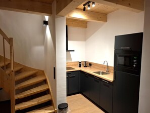 Kühlschrank, Mikrowelle, Herdplatte, Geschirrspüler