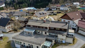 A modern building with a flat roof, large windows, and a balcony. - Just a few minutes to the Millennium Express (Tröpolach)