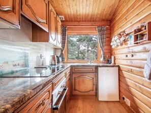 Private kitchen - Absolutely amazing location - there aren’t many better locations for a lodge. (Brora)