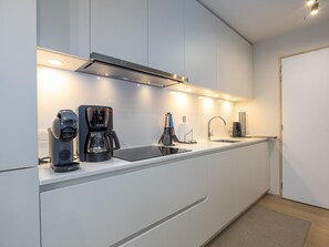 Fridge, microwave, oven, dishwasher - Apartment with sunny terrace and parking (Middelkerke)