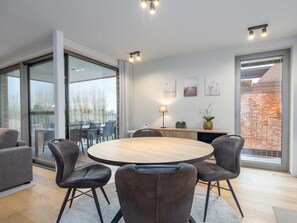 Dining - Apartment with sunny terrace and parking (Middelkerke)