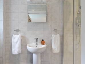Towels - 3 bedroom accommodation in Faberstown, near Andover (Faberstown, near Andover)