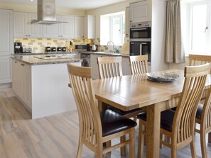 Dining - 3 bedroom accommodation in Faberstown, near Andover (Faberstown, near Andover)