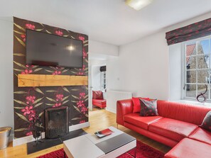 Living area - 3 bedroom accommodation in Bamburgh (Bamburgh)