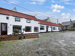 Exterior - Fishermans Apartment (Seahouses)