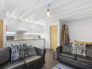 Living area - Fishermans Apartment (Seahouses)